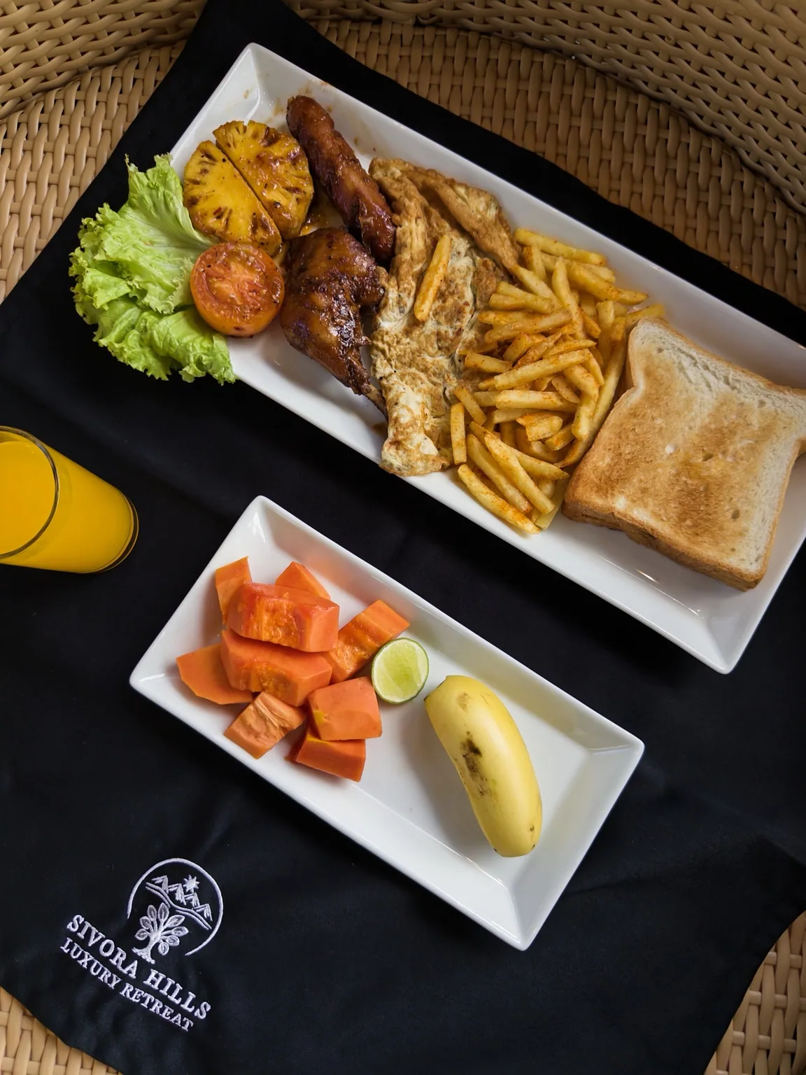 Sivora Hills dining & details photograph